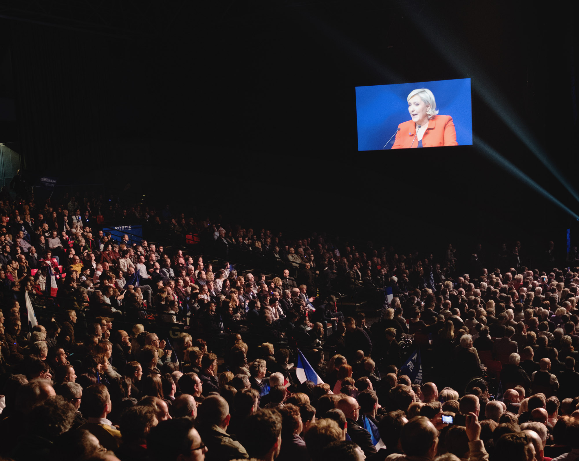  Marine Le Pen en meeting au Zénith de Paris, 17 avril. Le 7 mai, au soir du second tour, elle a réuni sous sa bannière fasciste 11 millions de français. 