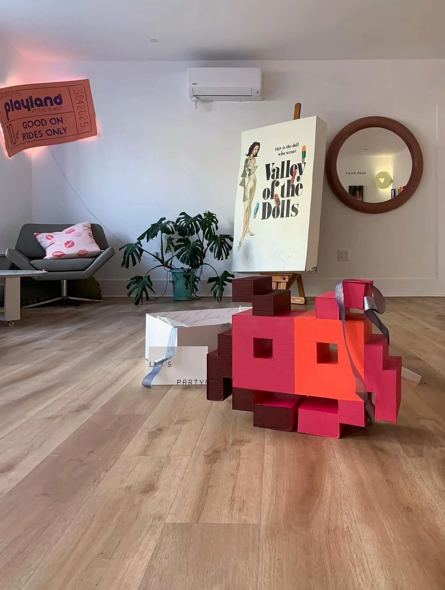 HNY! Late to the party, some things never change... 😘 

This lil space invader prototype was one of my fave makes from the end of 2025. The final full size client piece ended up being something quite different, but I was still really happy I got thi