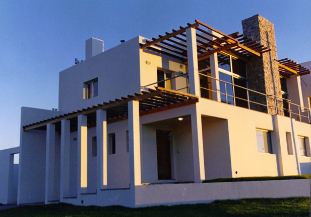  Ocean facing private house in Patagonia; View of the entrance steps allowing one to gradually see more and more of the water&nbsp; 