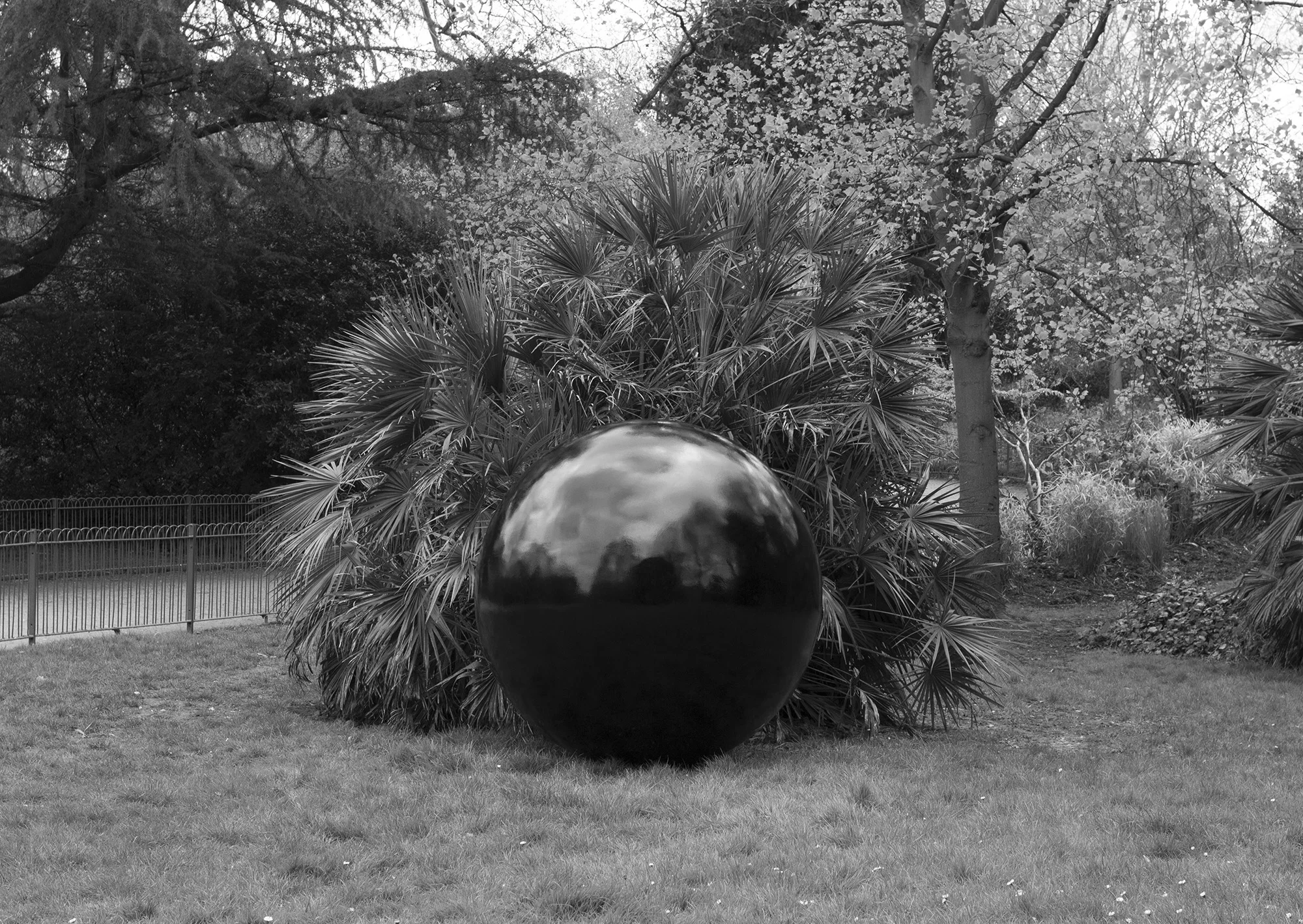 Tom-Lovelace-Black-Marble-London-No.1.jpg