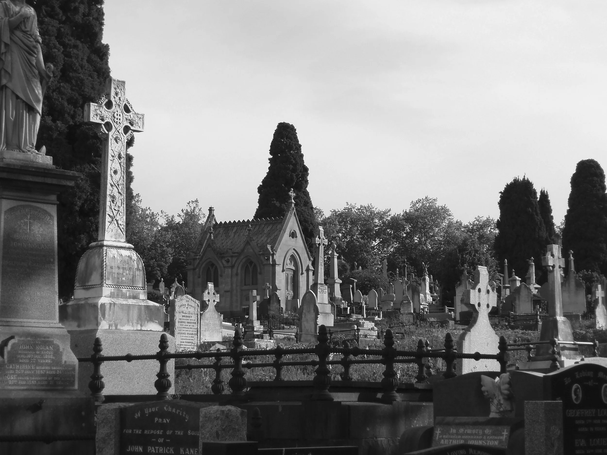 BWEditkew_cemetery.jpg