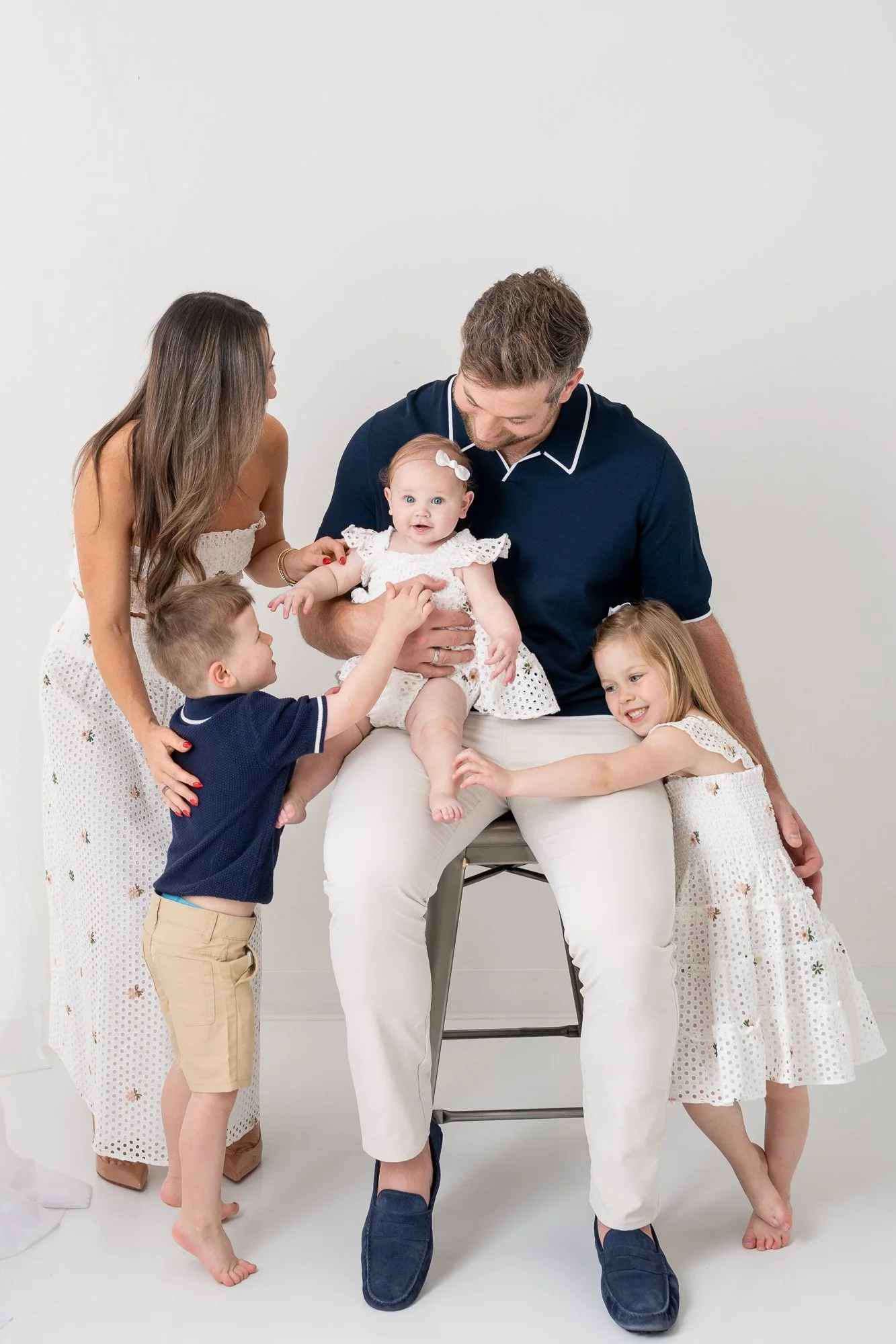 Cami-6-month-baby-family-studio-portraits-NJ-22.jpg