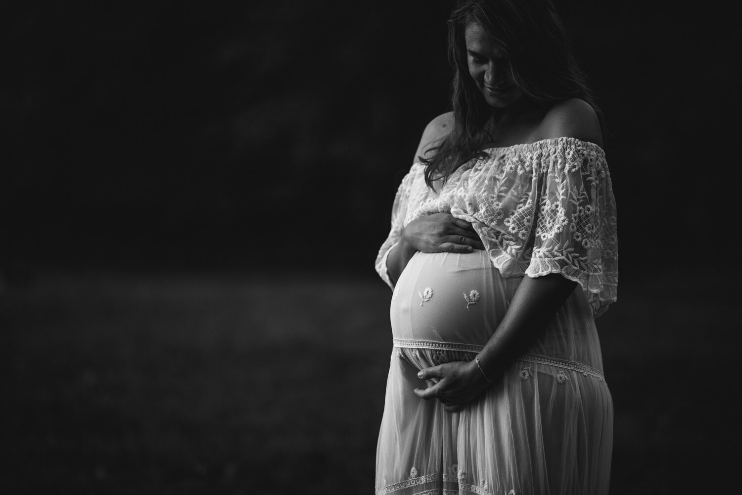 Central_Park_Maternity_Session_with_NYC_Baby_Photographer_Nicole_Hawkins_Photography_September_2019_Lara-16.jpg
