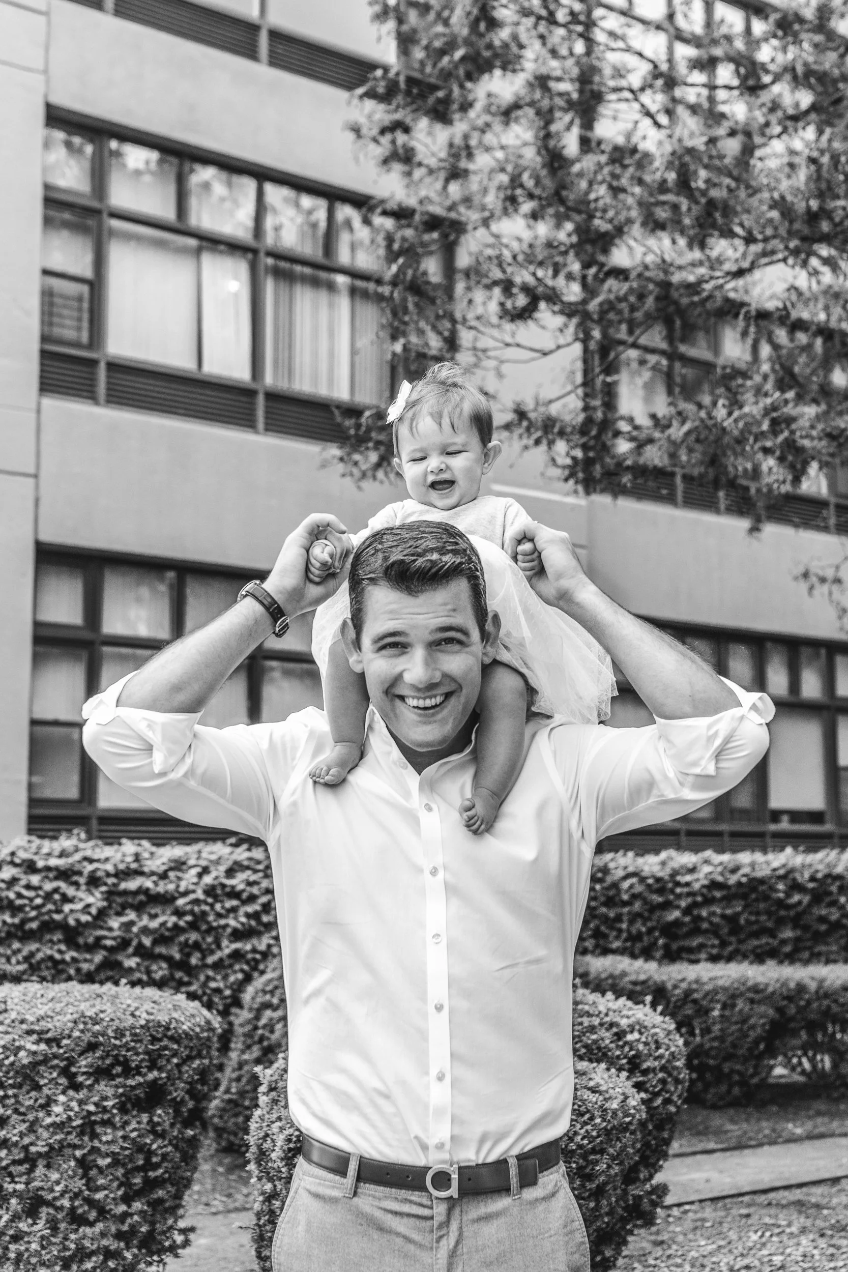  Father holds his six-month baby girl on his shoulders captured by Nicole Hawkins Photography. father and daughter daddy's little girl pic #nicolehawkinsphotography #newjerseyphotographers #familyphotographer #6monthportraits #NJfamilyphotos 