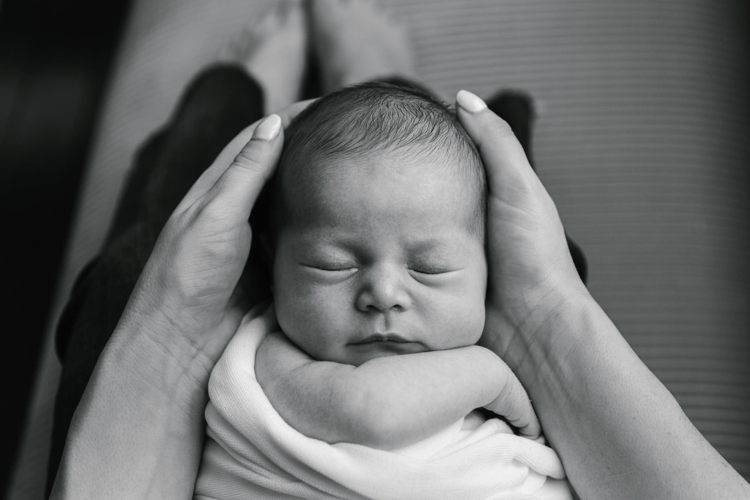 Bergen_COunty_newborn_photographer_in_home_Chase-4.jpg