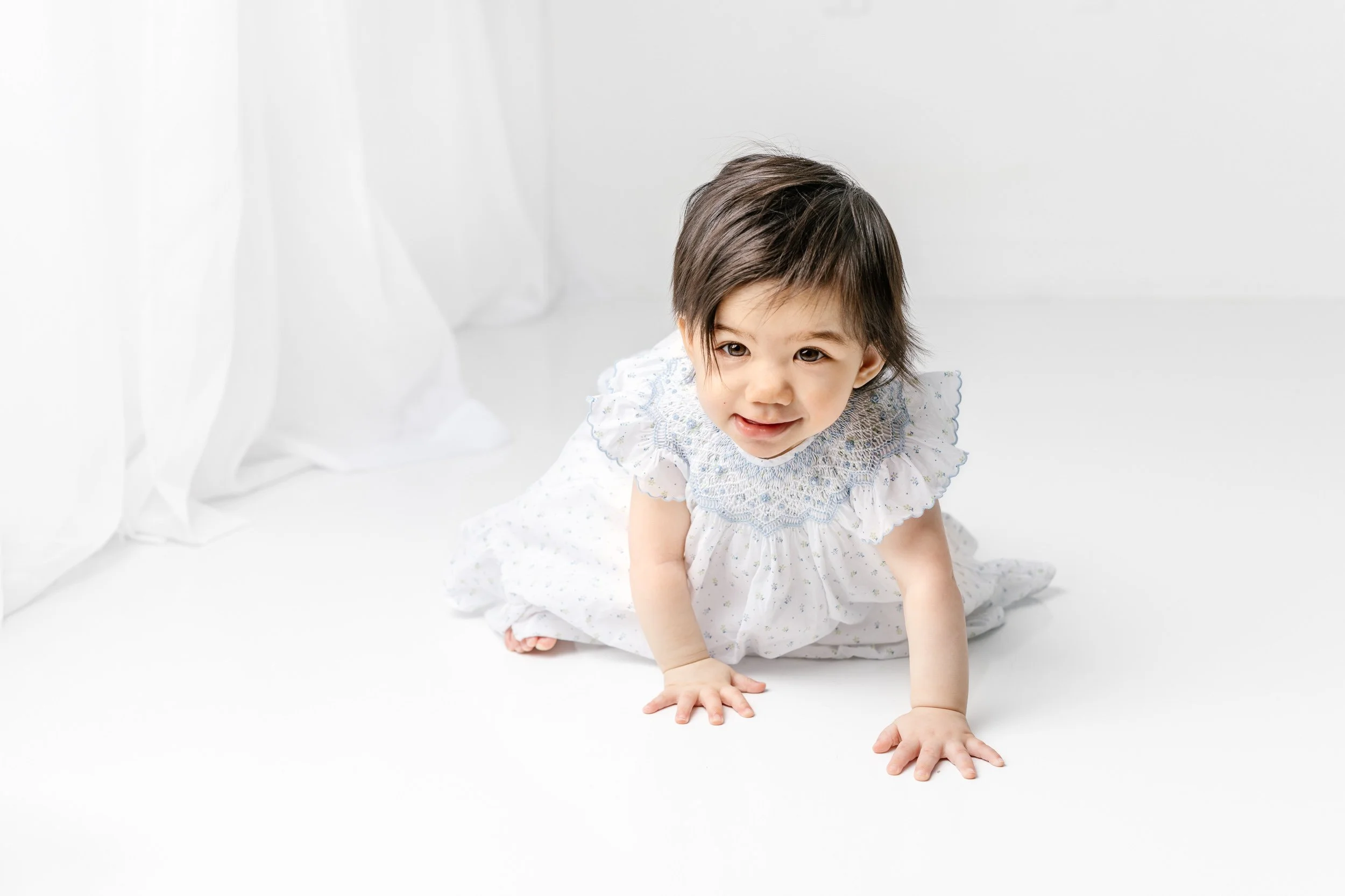  Nicole Hawkins Photography, a New Jersey milestone photographer captures birthday portraits in a studio. studio first birthday NJ babies #nicolehawkinsphotography #nicolehawkinsbirthday #nicolehawkinsportraits #NJstudiophotography #1stbirthday 