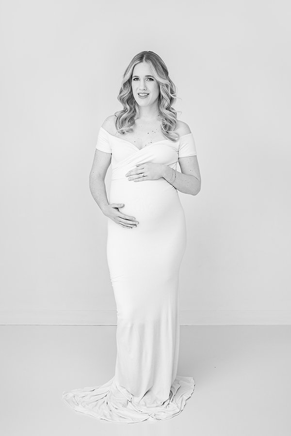  Nicole Hawkins Photography captures a pregnant woman with her soon-to-be-born baby in a session. pregnant mother style eight-months pregnant #nicolehawkinsphotography #nicolehawkinsmaternity #maternityportraits #NJstudiophotography #mommatobe 