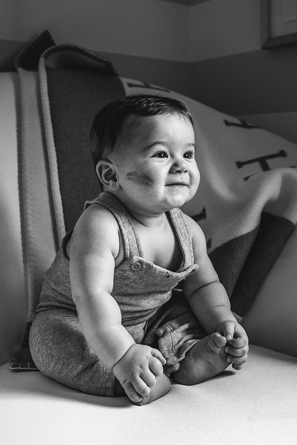  New Jersey portrait photographer captures a sitter baby milestone photo by Nicole Hawkins Photography. sitter milestone #NicoleHawkinsPhotography #NicoleHawkinsMilestones #BabyMilestoneSession #NJfamilyphotographer #Inhomephotography #babyportraits 