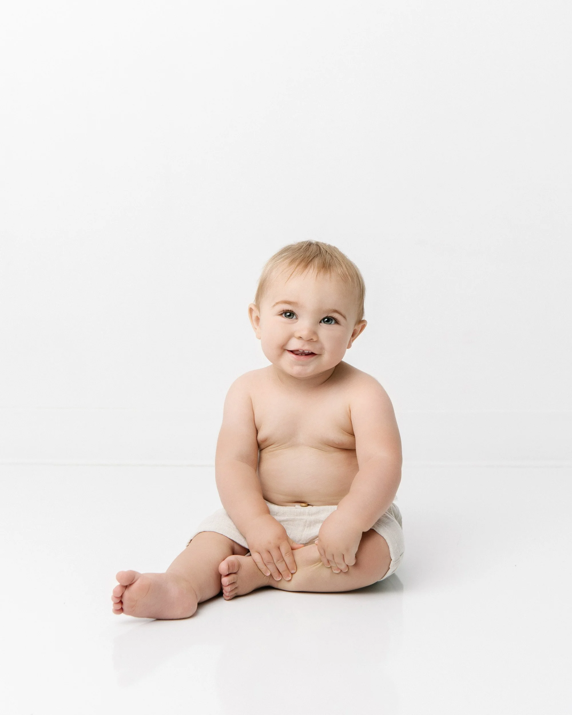  Nicole Hawkins Photography captures a baby boy on his birthday in a New Jersey studio. milestone portraits baby boy #NicoleHawkinsPhotography #NicoleHawkinsBabies #BirthdayStudioPhotography #smashcake #firstbirthday #studiobabiesandchildren 