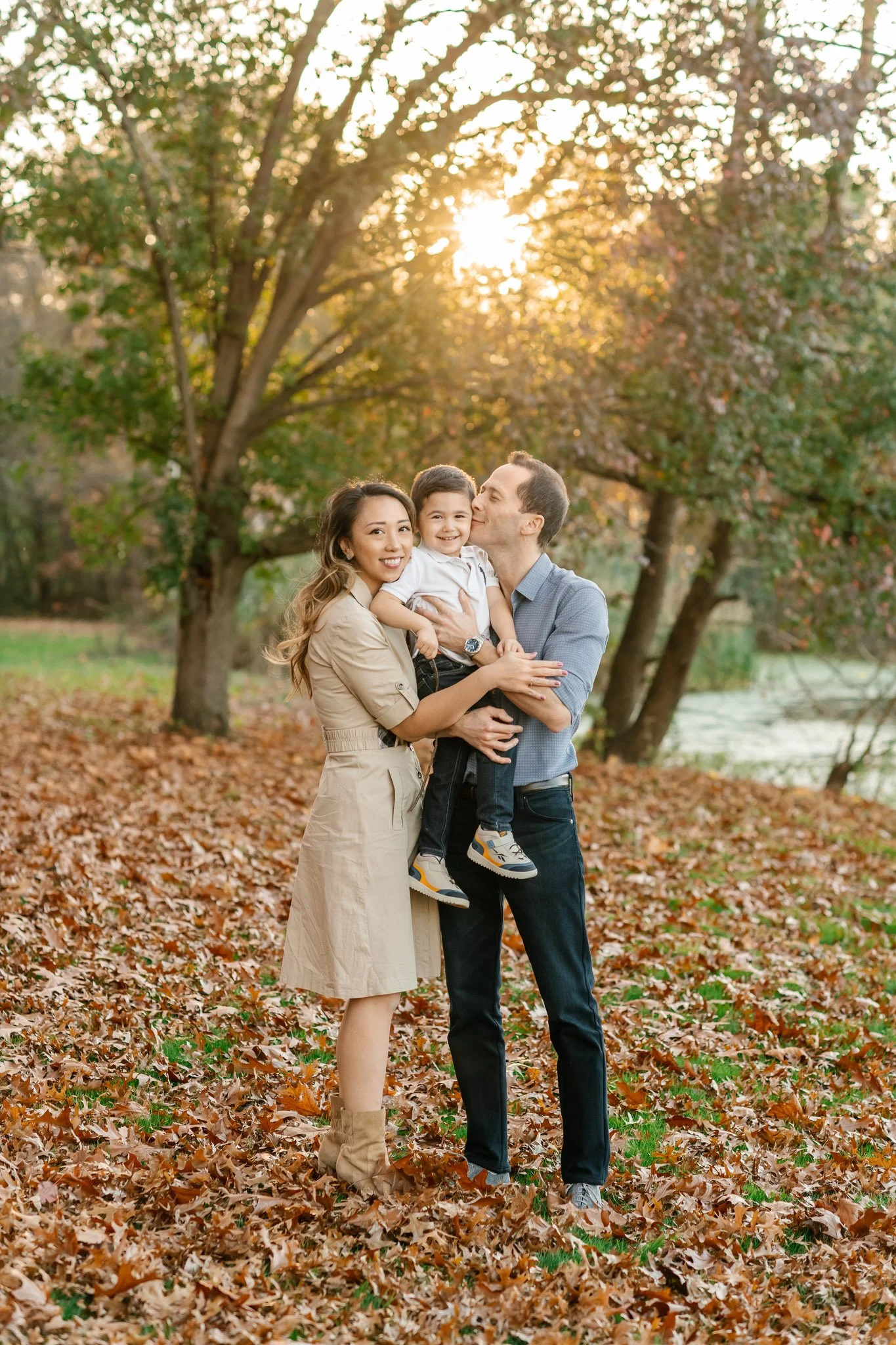  A family of three outdoor during Northern New Jersey fall family portrait by Nicole Hawkins Photography. family of three #NicoleHawkinsPhotography #NicoleHawkinsFamilies #fallfamilyphotos #NorthernNewJerseyPhotography #outdoorfamilyportraits 