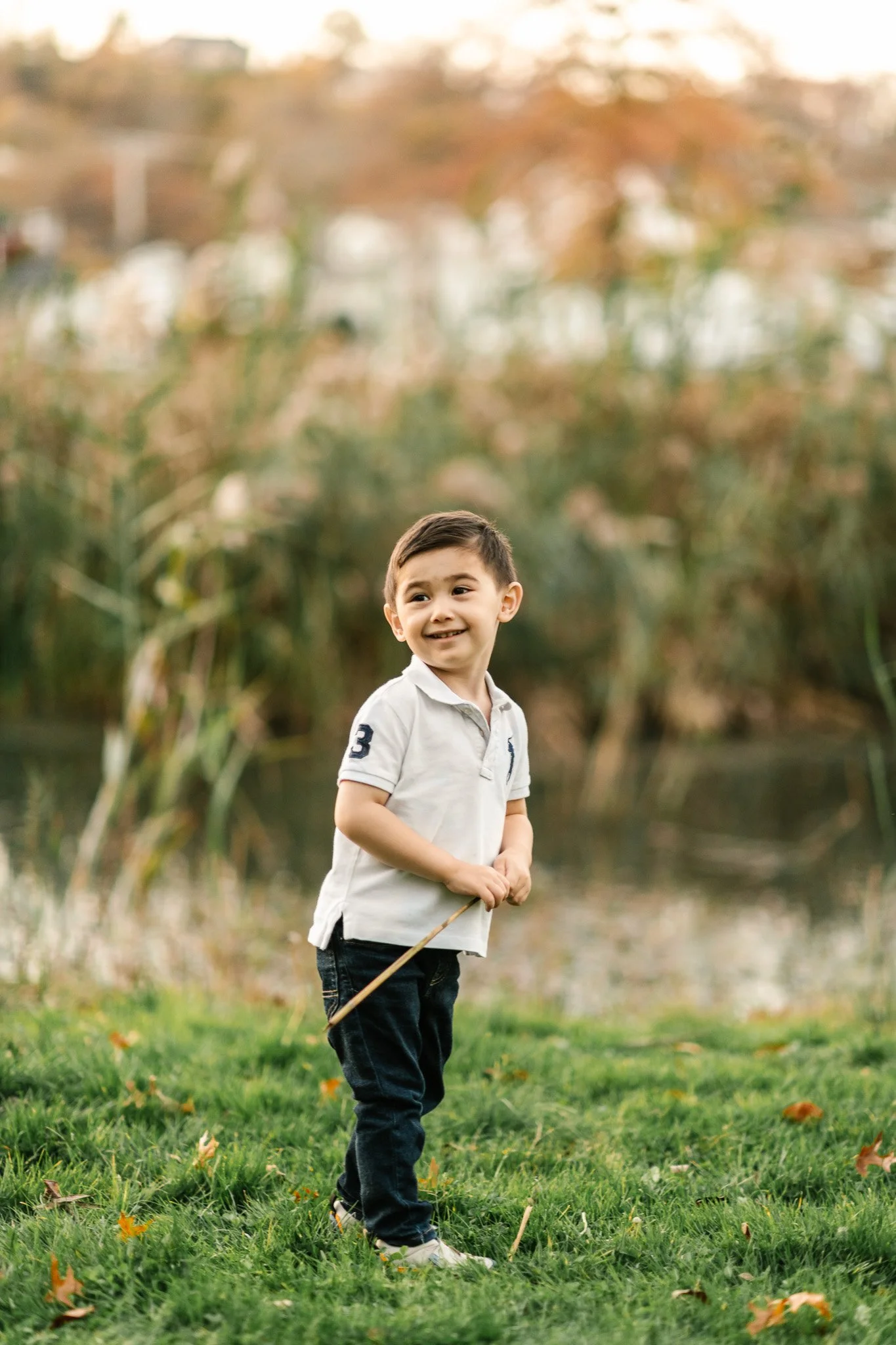  High-end photographer capturing outdoor family portraits in the fall in Northern NJ by Nicole Hawkins Photography. family fall pic #NicoleHawkinsPhotography #NicoleHawkinsFamilies #fallfamilyphoto #NorthernNewJerseyPhotography #outdoorfamilyportrait