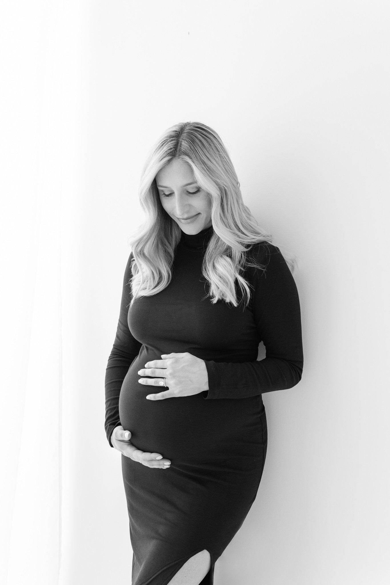  Elegant simple maternity gown for a pregnancy portrait by Nicole Hawkins Photography. long sleeve maternity gown #NicoleHawkinsPhotography #NicoleHawkinsMaternity #Studiomaternityportraits #NewJerseymaternity #NewYorkMaternity 