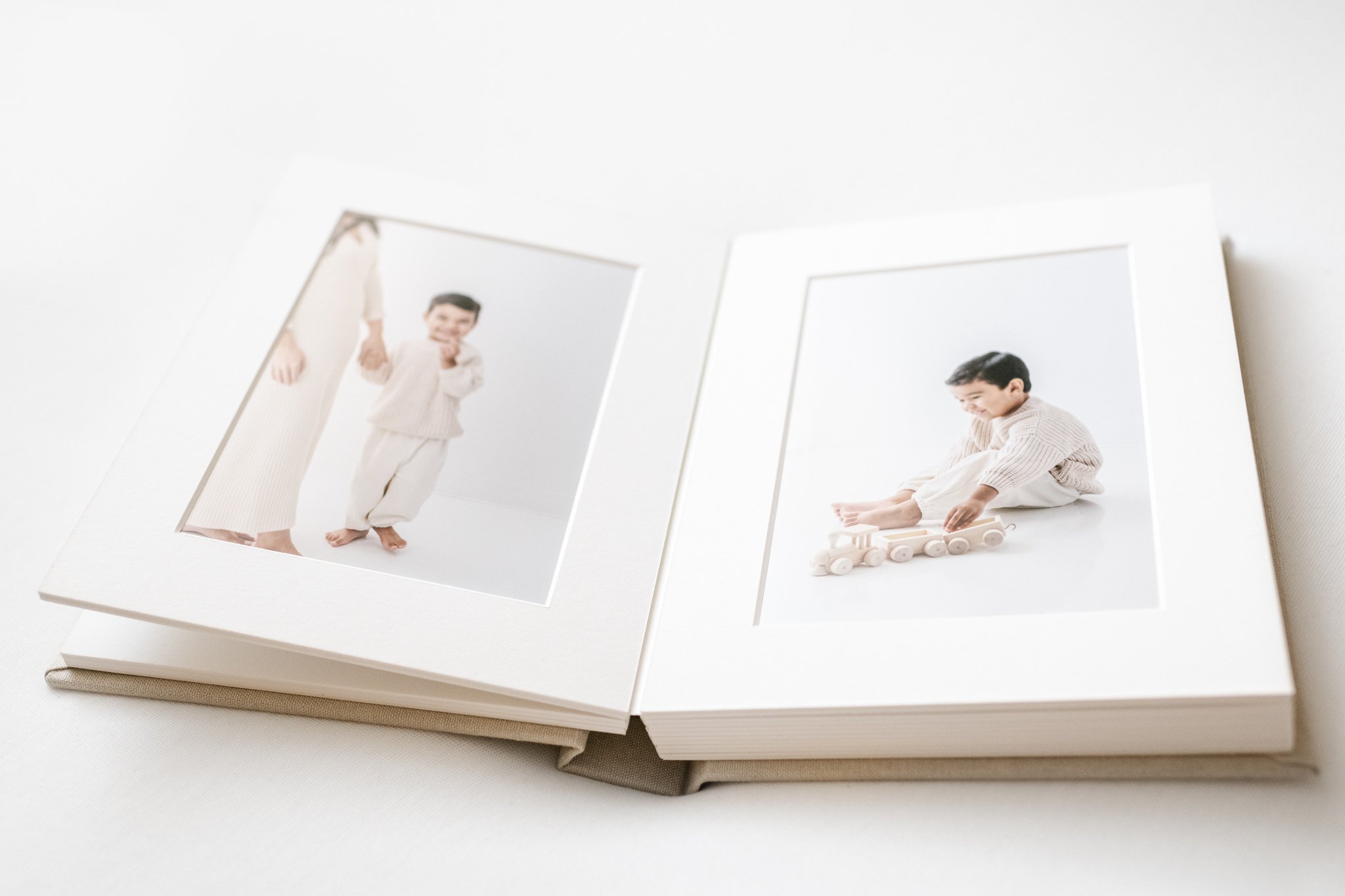  Flat-lay photo book with Nicole Hawkins Photography portraits from a mommy and me session. flat-lay portrait book #NicoleHawkinsPhotograaphy #NicoleHawkinsChildren #StudioBabies&amp;Children #NJphotographers #modernportraits #mom&amp;meportraits  