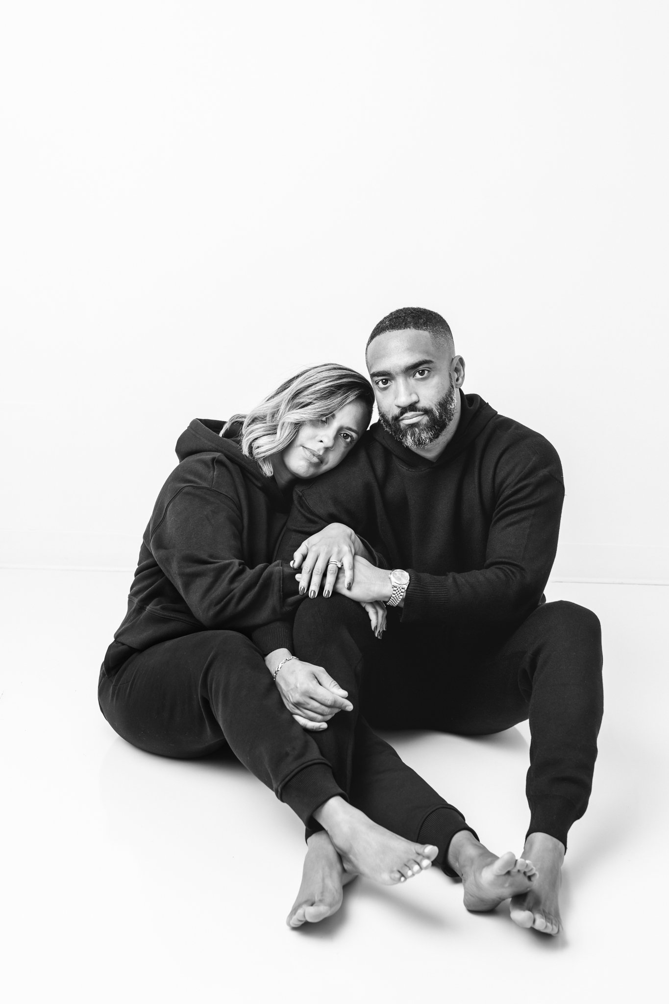  Simple but classic studio portraits of a husband and wife by Nicole Hawkins Photography. classic portraits #NicoleHawkinsPhotograaphy #NicoleHawkinsFamilies #Modernfamilypictures #studioportraits #matchingfamilyoutfits #NJphotographer 