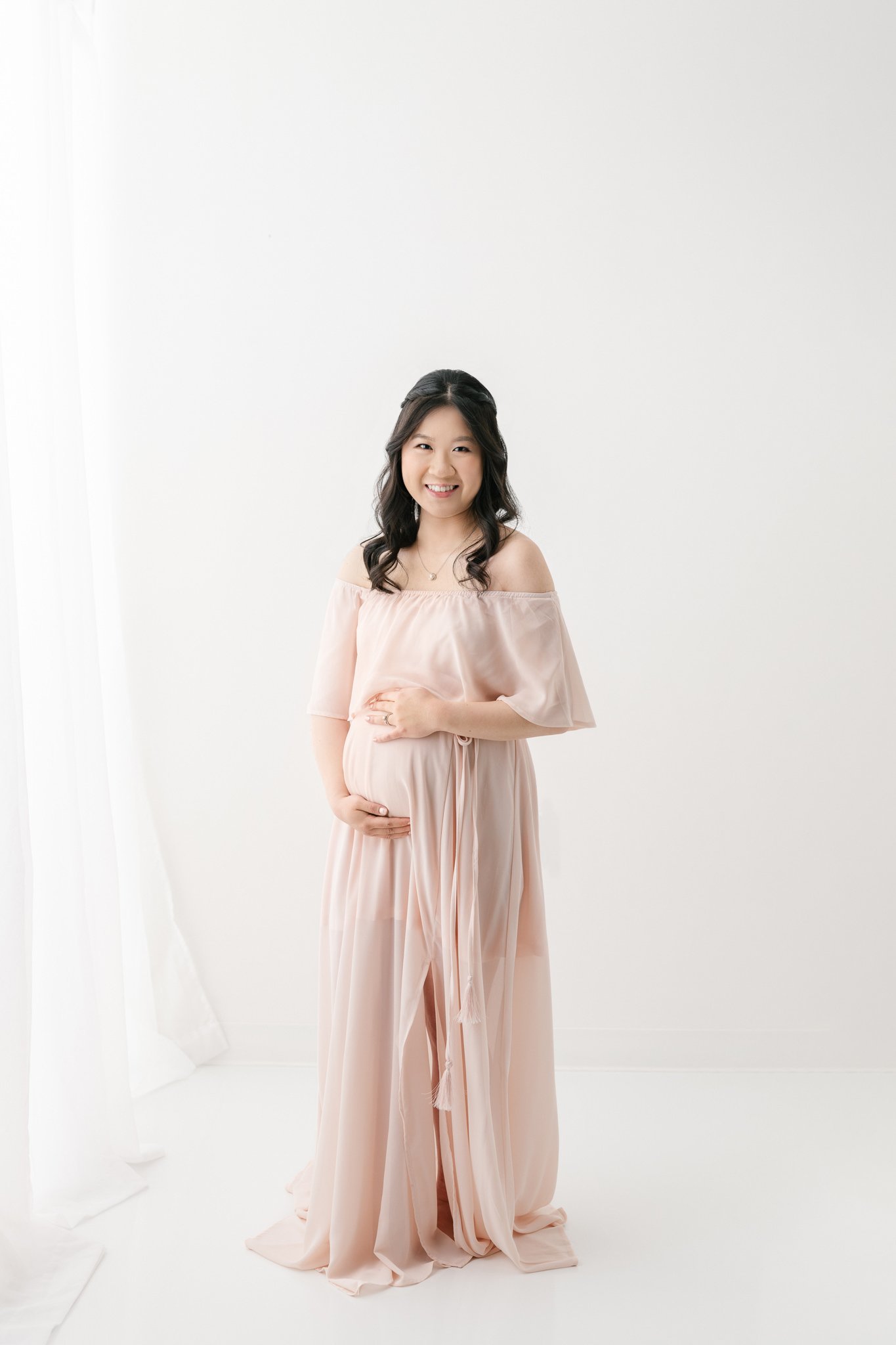  The timeless maternity portrait was taken at an all-white studio by Nicole Hawkins photography. heirloom maternity portraits timeless all-white #NicoleHawkinsPhotography #NicoleHawkinsMaternity #MaternityPhotography #Maternitystyle #NJMaternity #Tim