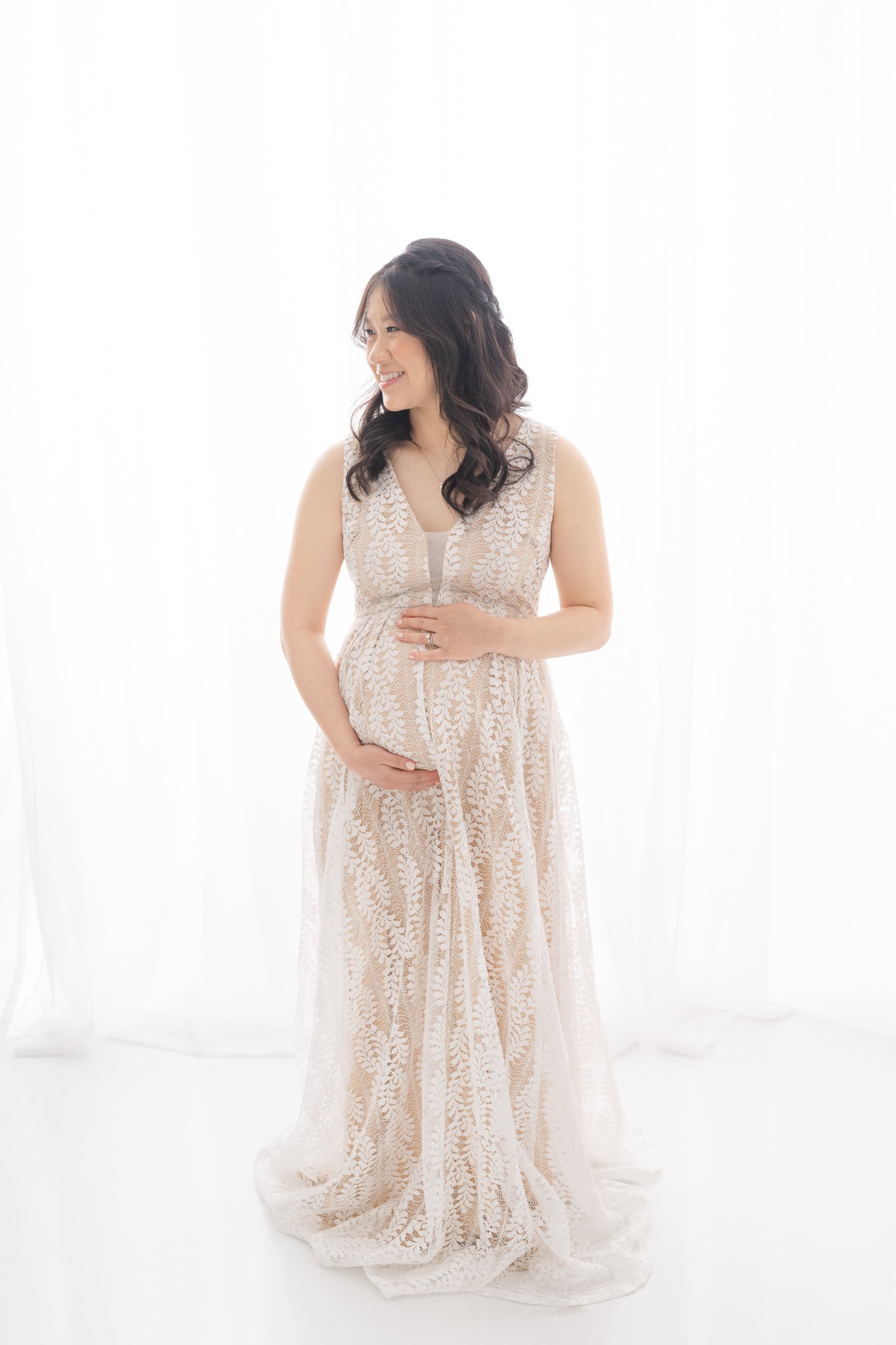  A neutral maternity gown that is flattering for any body type in a photo taken by Nicole Hawkins Photography. maternity style ideas high-end photographer #NicoleHawkinsPhotography #NicoleHawkinsMaternity #MaternityPhotography #Maternitystyle #NJMate