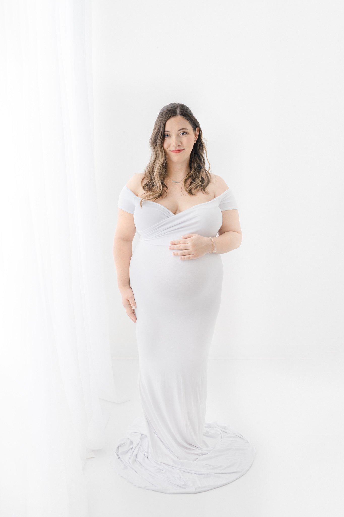  Timeless studio maternity portraits wearing white captured by Nicole Hawkins Photography. timeless maternity portraits #NicoleHawkinsPhotography #NicoleHawkinsMaternity #Babyontheway #studiomaternityNJ #whitestudiomaternityportraits #NYmaternityphot