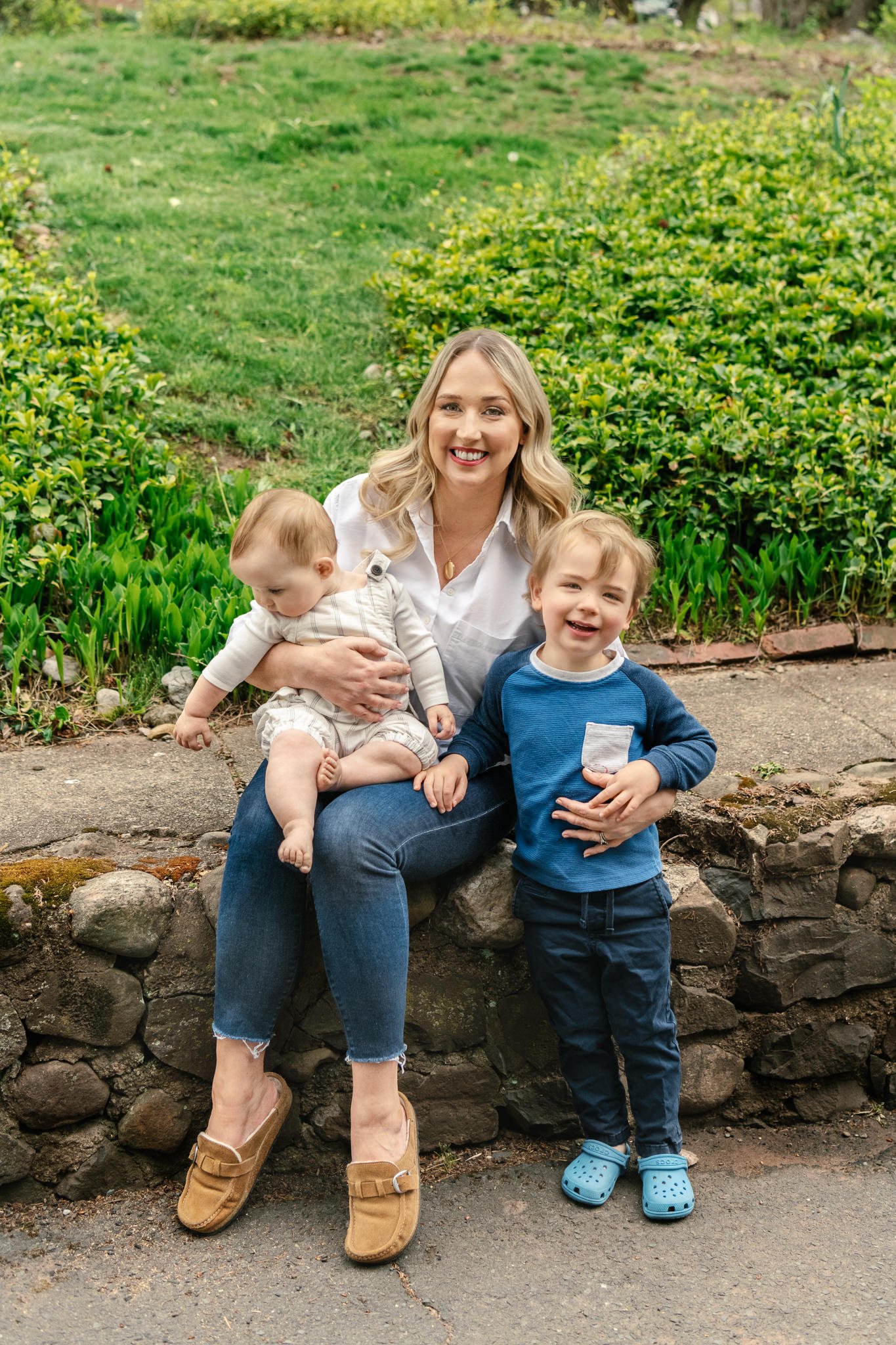  Lifestyle portrait of a mother with her little children playing outside by Nicole Hawkins Photography. mother and children outdoor portraits #NicoleHawkinsPhotography #NicoleHawkinsfamilies #AtHomePortraits #EastCoastFamilyPhotographer #NewJerseyInH