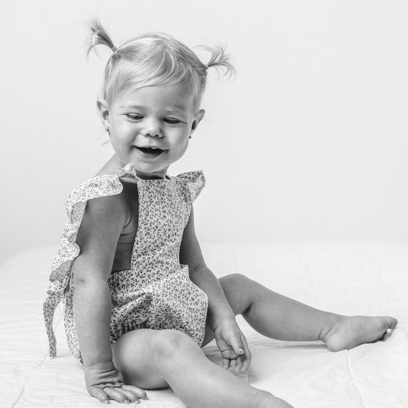 Celebration sessions are the perfect opportunity to celebrate your little one and there is nothing more classic thank black and white. These shorter sessions are perfect for remembering how your child looked when they began sitting up, crawling, or w