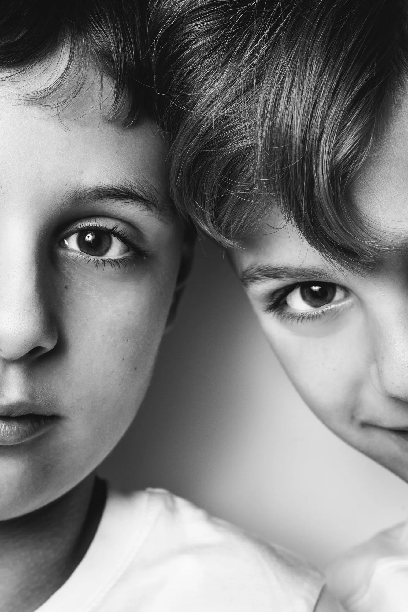 Sibling portraits can help encourage love and connection with children of all ages, a relationship they will have for the rest of their lives. Family relationship siblings brothers sisters NYC NJ #siblingphotography #NYCfamilyphotographer #BergenCou