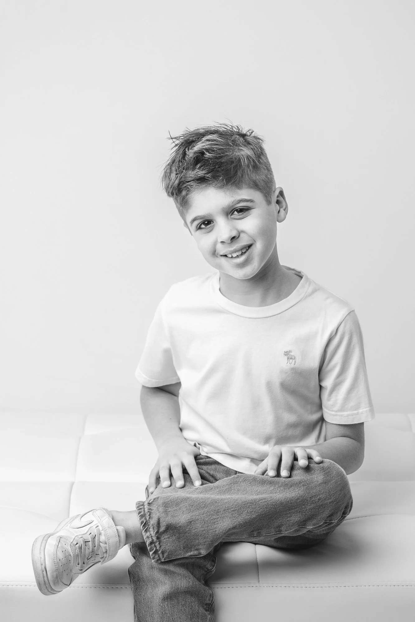  Displaying your kid's photos in your home is a great way to communicate that your home is also their home, let them choose where photos are placed. Tips tricks photographer New Jersey manhattan morris #siblingphotography #NYCfamilyphotographer #Berg