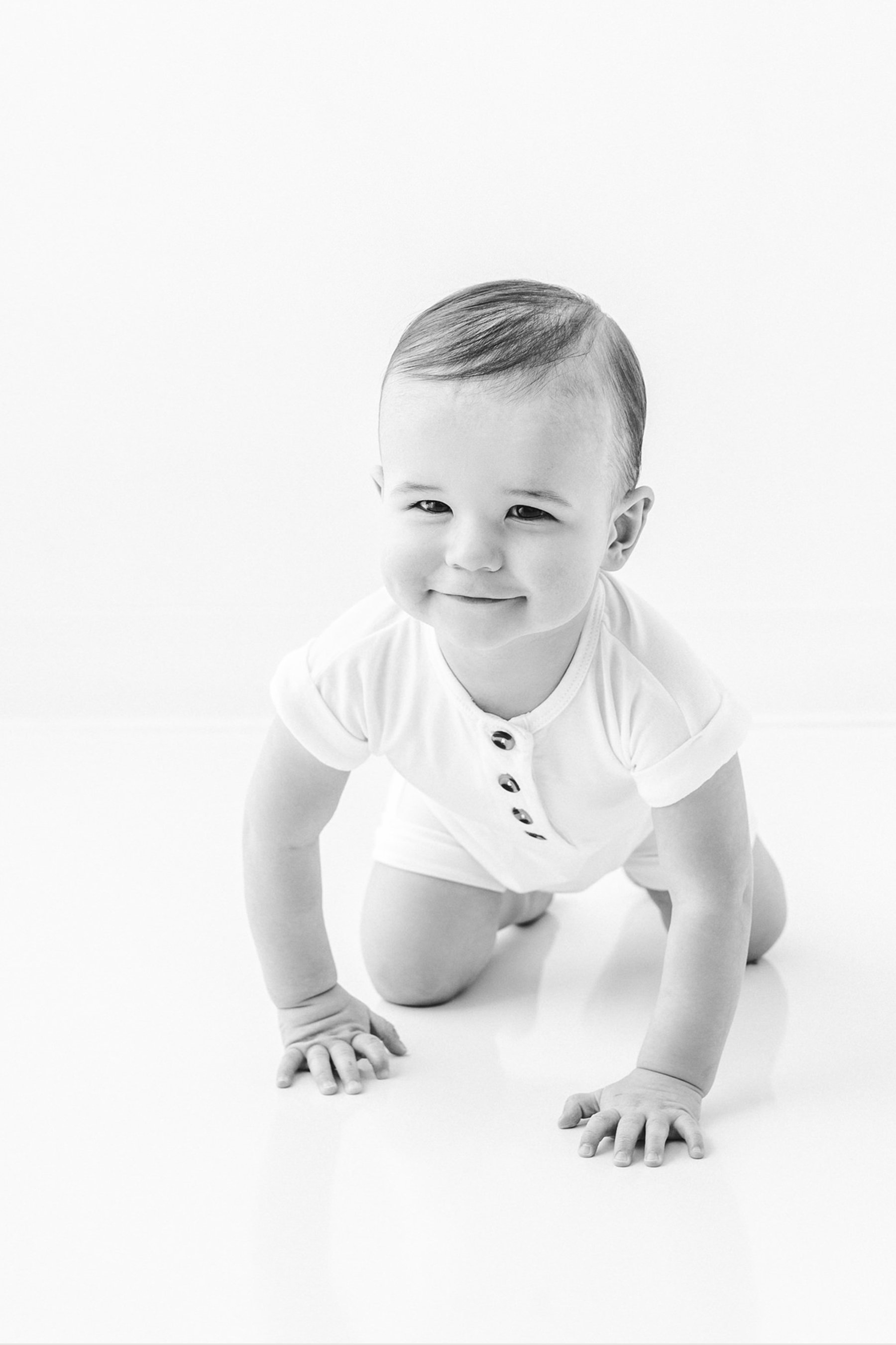 Bright_studio_first_birthday_portraits-4.jpg