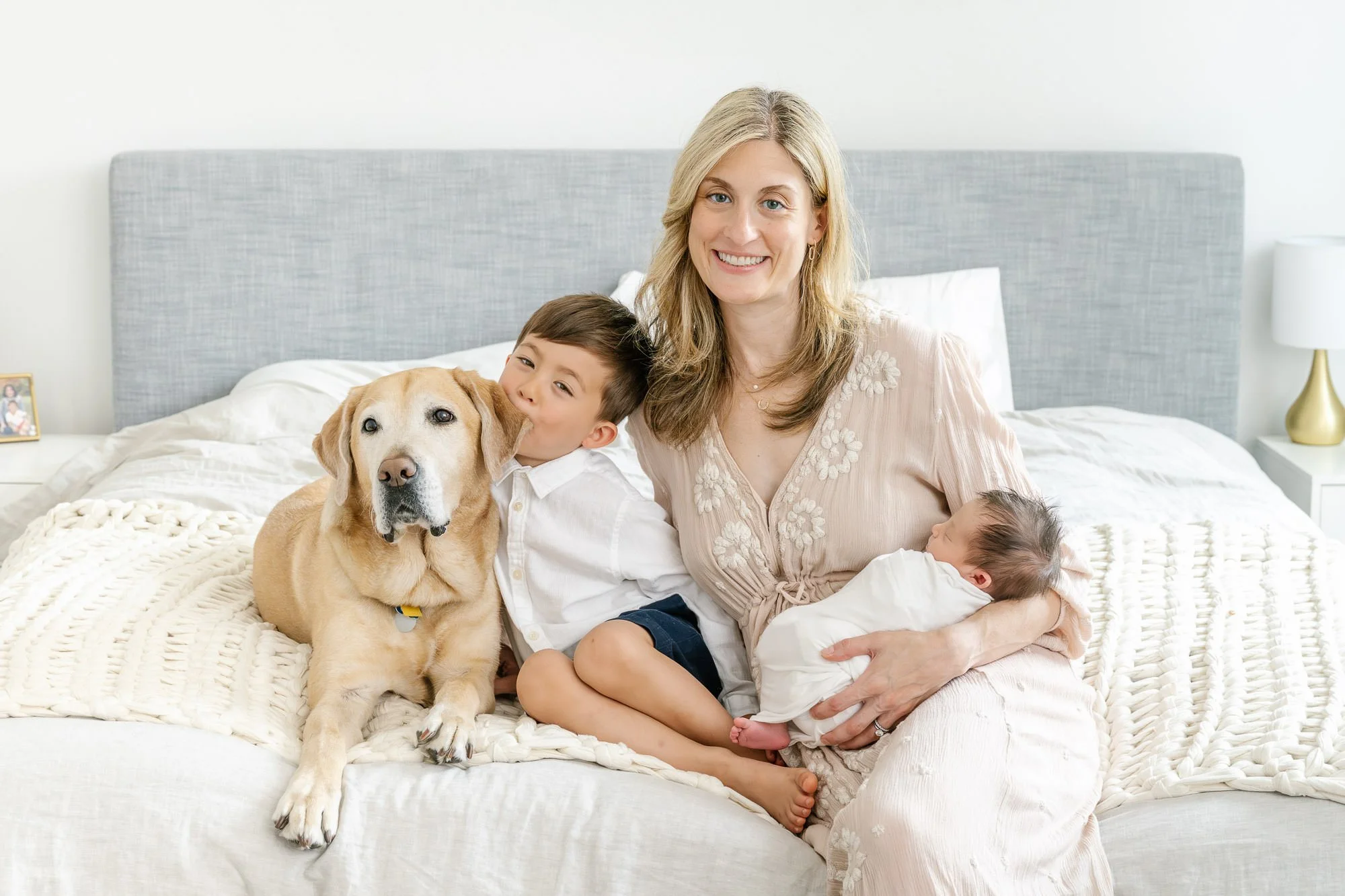 newborn_lily_in_home_sesion_with_pup-4.jpg