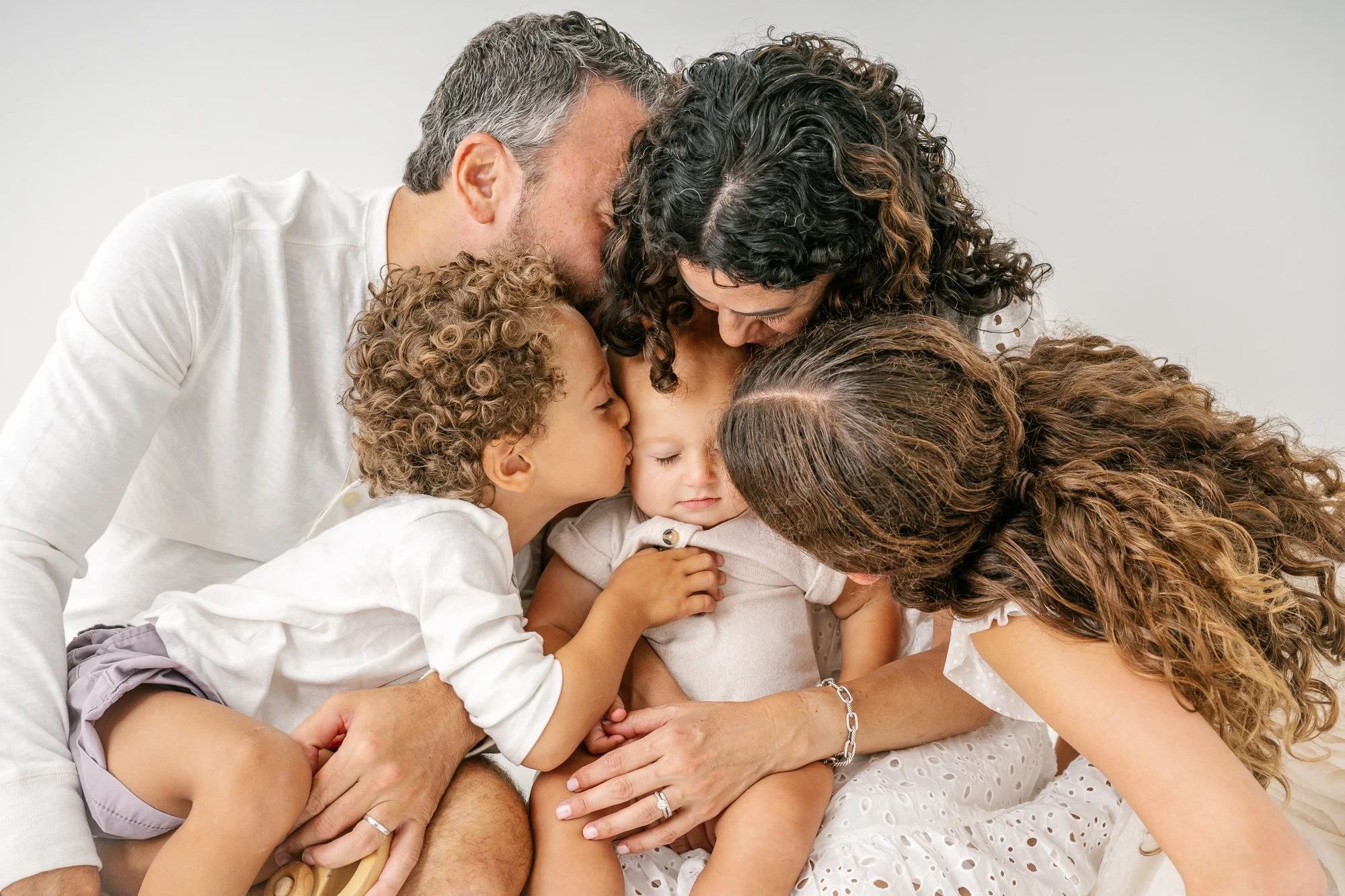family_of_five_modern_studio_portrait_jpg.jpg