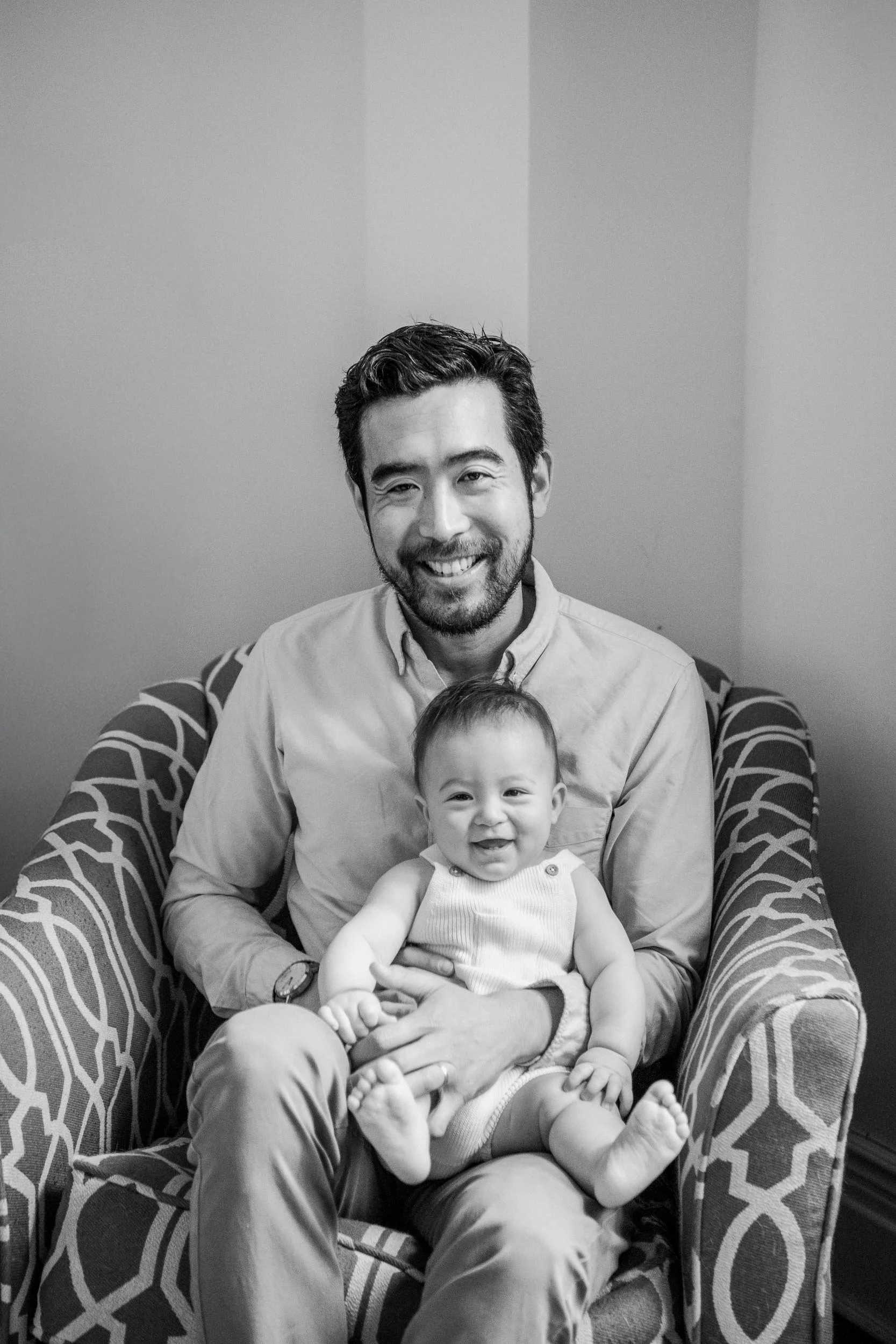 Dad-baby-lifestyle-photo-at-home-lifestyle-27.jpg
