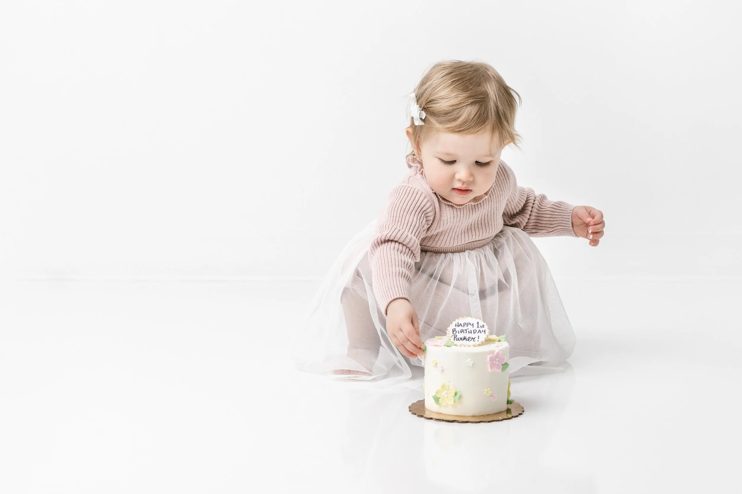Baby-girl-Parker-first-birthday-portraits-cake-smash-photography-studio-30.jpg