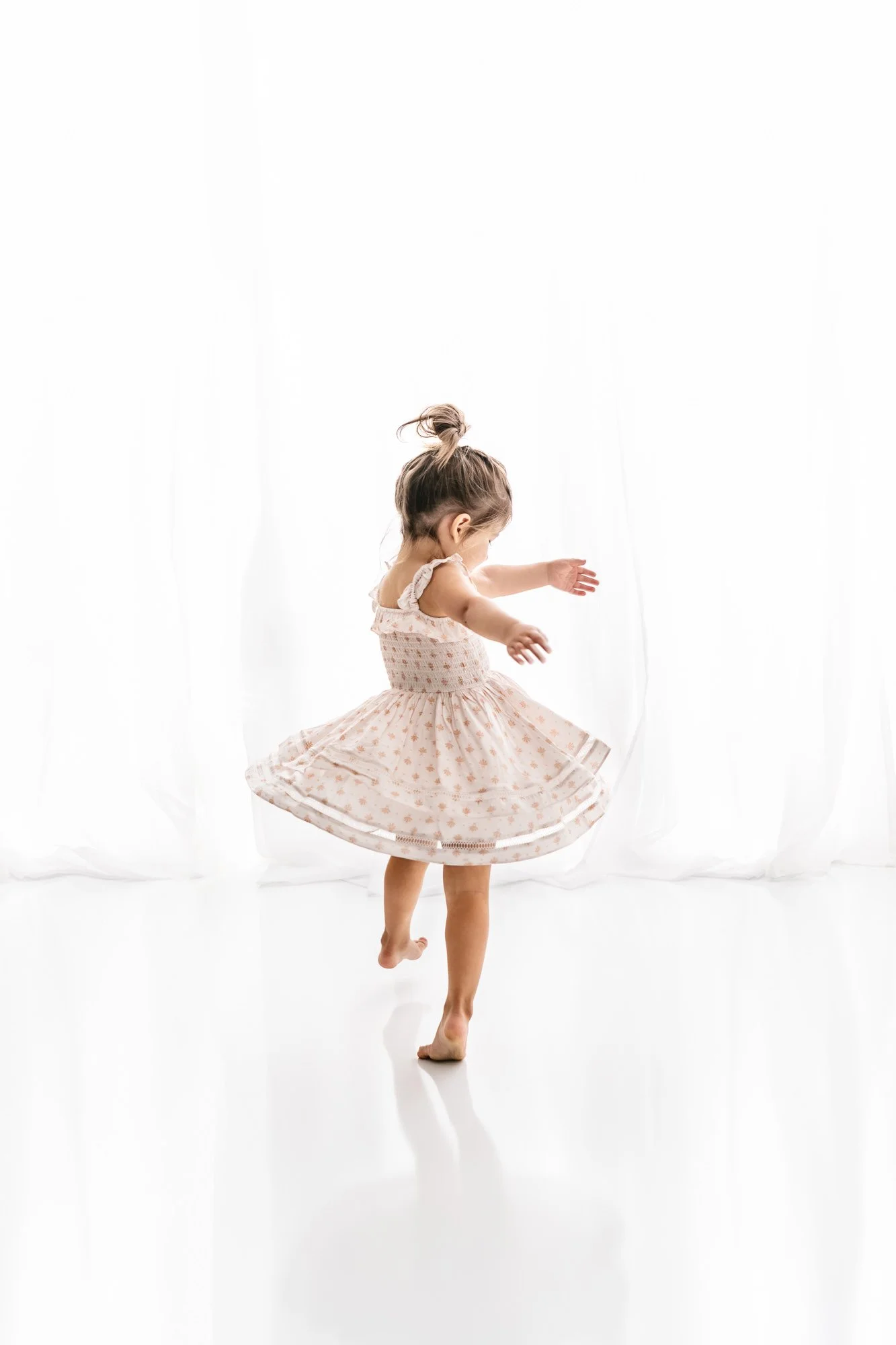 Studio-modern-Heirloom-child-portraitsNora-studio-child-portrait-family-session-12.jpg