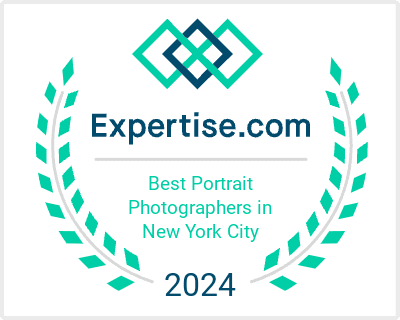 Best NYC family portrait photographer badge