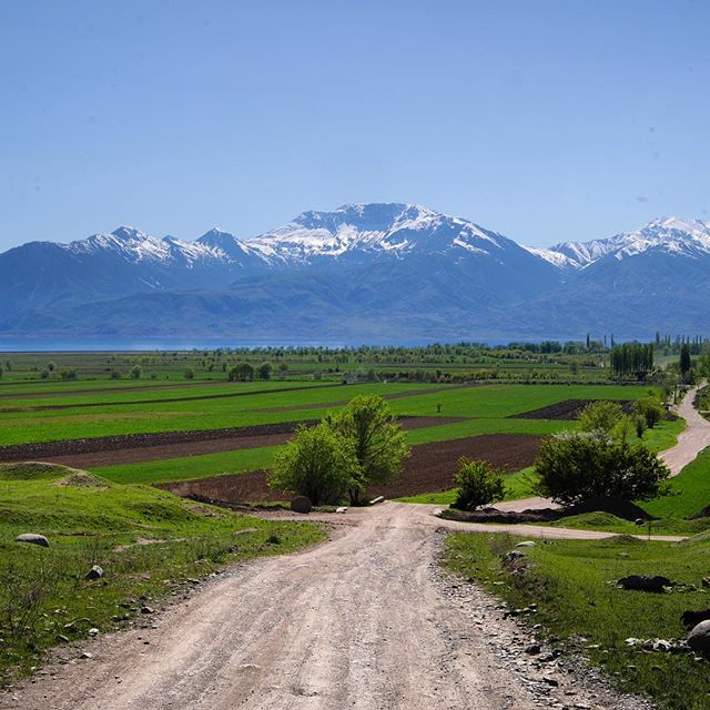 Kyrgyzstan, the cycling paradise! After cycling through 9 countries so far we can happily say that the cycling in this small beauty of a county is absolutely awesome. ----------------------------------------
#worldbybike #bicycletouring #bikewander #