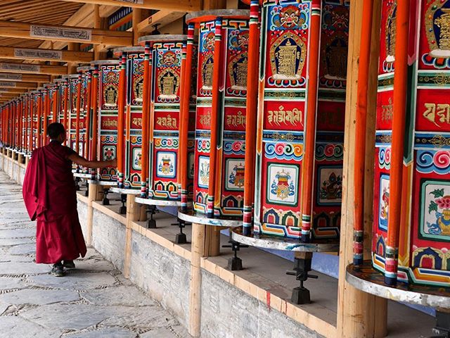 Labrang Monastery is one of the most magical places we've visited, with its thousands of prayer wheels along the 3km Kora. We spent the day following the many Tibetan pilgrims and drinking tea with monks late into the evening. .
.
.
.
.
.
.
.
#prayer