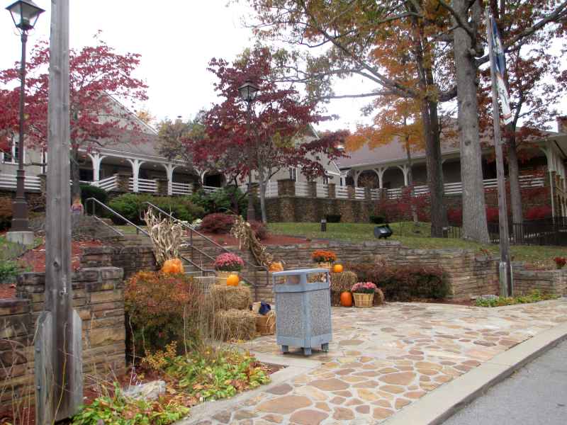 PINE MOUNTAIN STATE PARK Pineville, KY Pine Mountain became Kentucky’s first state park in 1924.