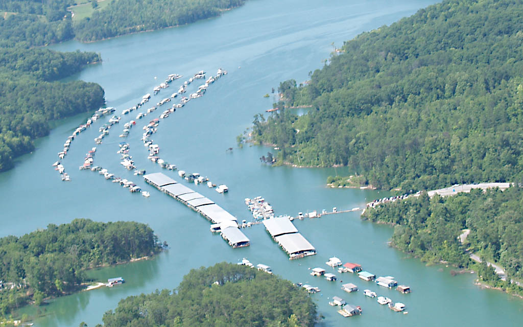 Straight Creek Dock (Member) 775 Straight Creek Rd, New Tazewell TN 37825 423-626-5826 Located on beautiful Norris Lake near New Tazewell, Tennessee, we are a family orientated marina, where families and friends of all ages can enjoy boating, fishing and swimming. Our full-service facility includes a snack bar and a convenience store that offers a complete line of fishing and camping necessities, bait, gas, ice, boating accessories, etc. We offer covered slips for boats of all sizes and open pontoon slips and houseboat buoys with seasonal and yearly rates. Straight Creek Boat Dock also has pontoon boats for rent.