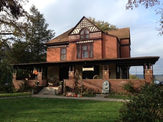 The Cumberland Manor Bed and Breakfast, Middlesboro, KY