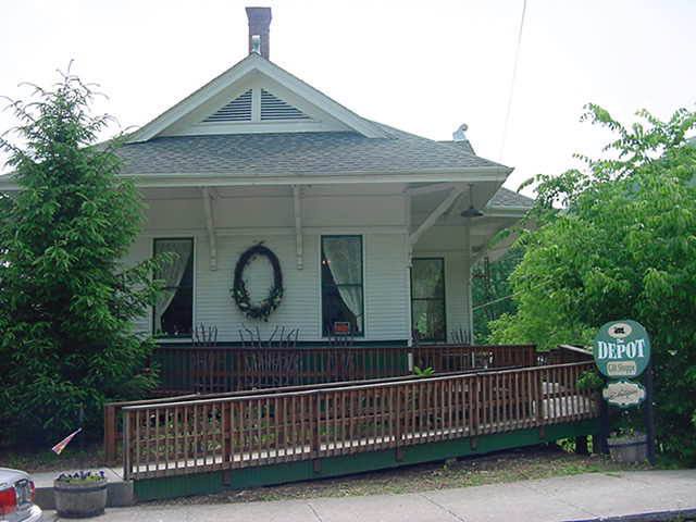 Gertie's Commissary Cumberland Gap Colwyn Avenue, Cumberland Gap, Tennessee (423) 869-0501 Come prowl around in a friendly antique store located in the town's historic depot.