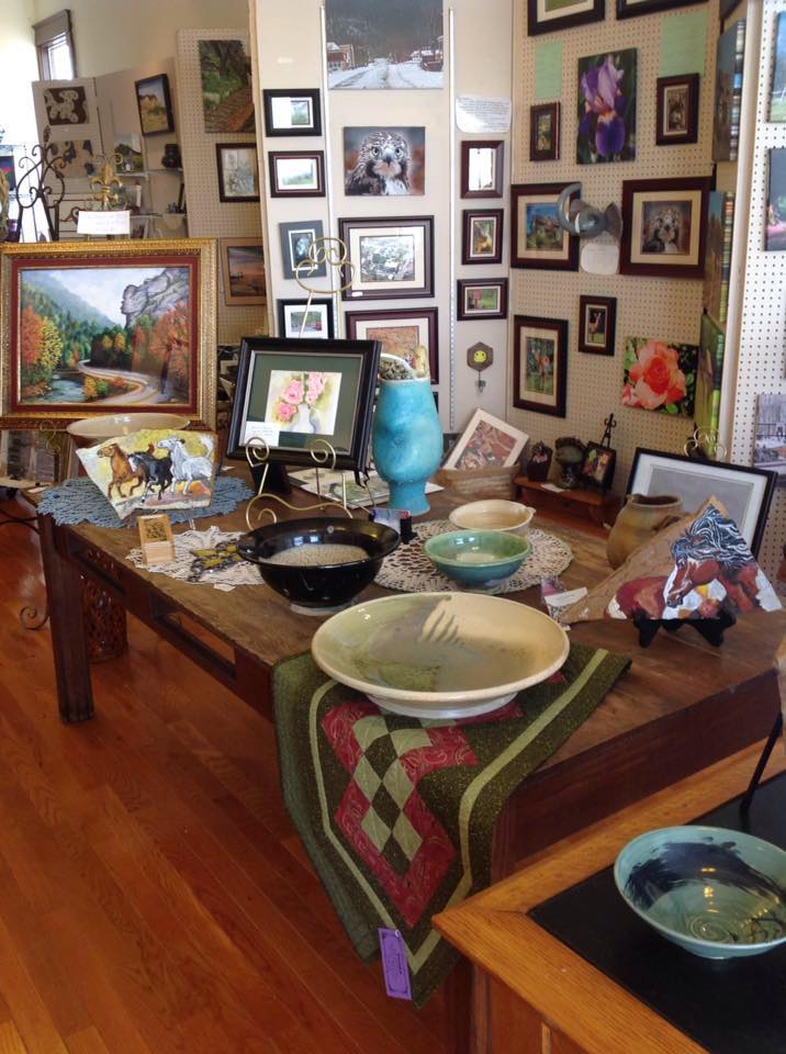 521 Colwyn Ave, next door to Festival Park Cumberland Gap, Tennessee (423) 869-5935 http://cumberlandgapartistscoop.com/ Artists and community members alike will have the opportunity to view and learn about a wide variety of artists, media, culture and issues that impact the arts locally and throughout the state.