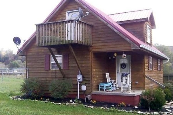 Blue Springs Boat Dock 680 Blue Springs Road Speedwell, TN 37870 423-562-9953 Our cabins are fully furnished and come complete with wi-fi and satellite TV. Our facility is a family oriented marina located on Norris Lake in Speedwell, Tennessee.