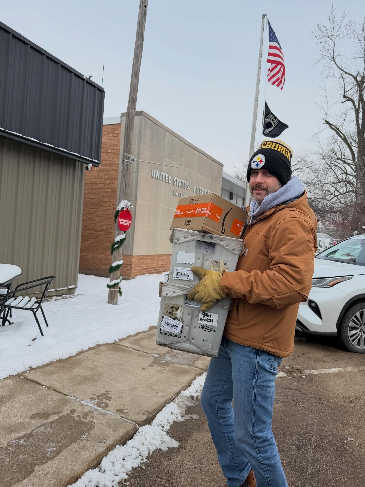 Dear Mr. And Ms. Last Minute, the Christmas cut-off for shipping is closer than you think 📦 Elise is busy packing boxes, and I&rsquo;m busy scribbling lyrics on paper, vinyl and guitars. But your window is ever shrinking by the day&hellip; so hop to