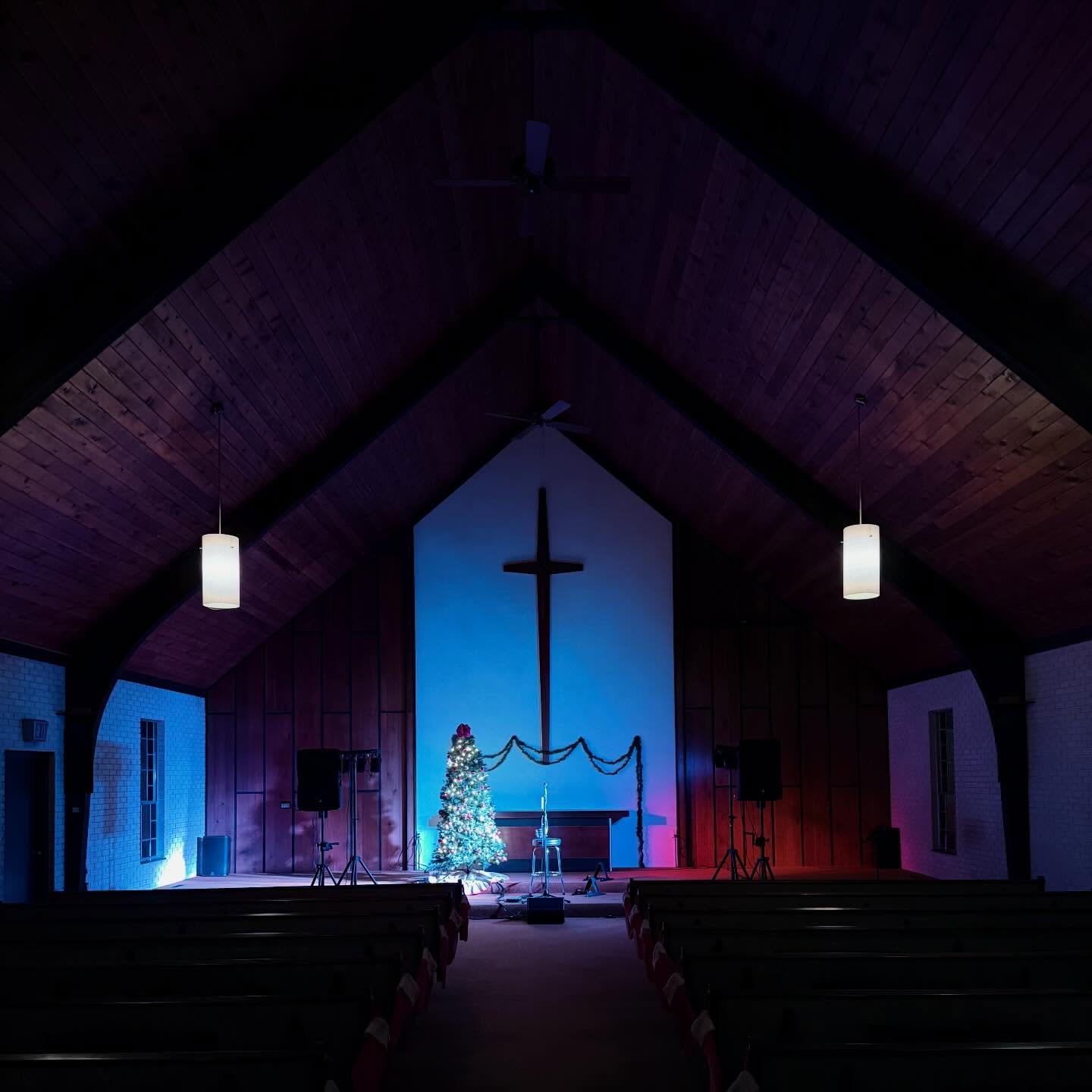 Everything you need to know about tonight&rsquo;s Acoustic Christmas Show 🎄:

🎟️ All ticket buyers will be on a list at the door, so no need to bring your hard tickets 
🎟️ We have about 20 tickets left, so there&rsquo;s still time to grab some
⛪️ 