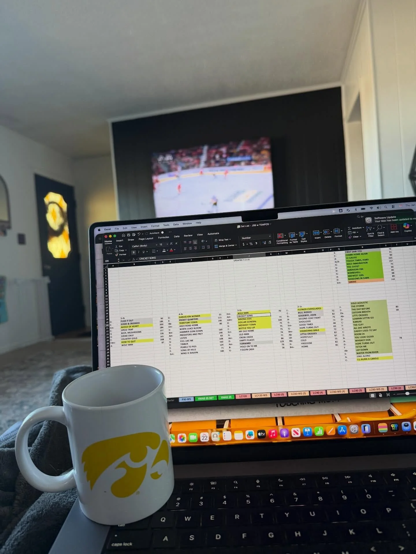 What do y&rsquo;all want to hear this weekend in Iowa? Or wherever you plan to see us on this tour?

Putting together a set list and trying to introduce some variation&hellip;maybe bring a couple older songs back. It&rsquo;s always difficult, and I u