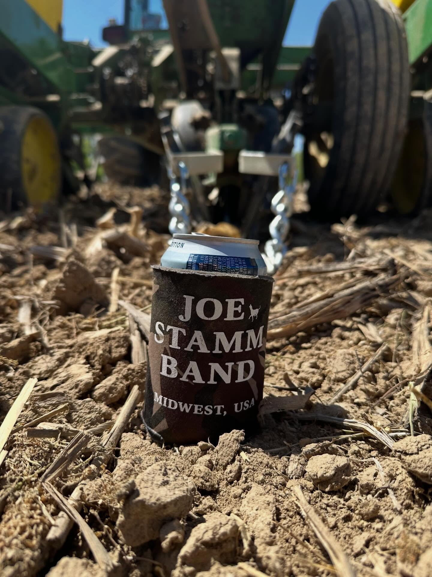 It&rsquo;s planting season in the Midwest. So plant your ass in a Joe Stamm Band show this weekend:

FRI, May 1 - @robertswestside , Forrest Park, IL
SAT, May 2 - @eastofomaha , Griswold, IA
SUN, May 3 - Kick&rsquo;s Bar, Galena, KS

#joestammband #m