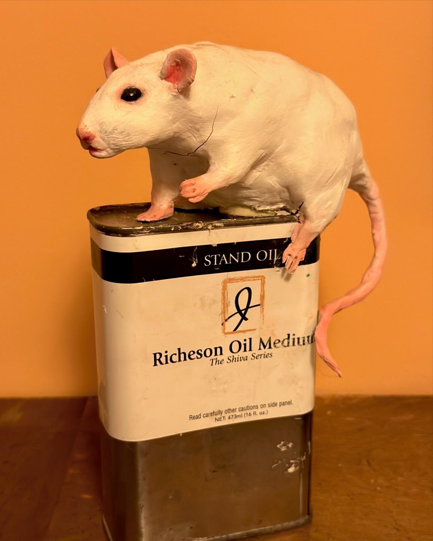 A rat of unfired clay on top of an oil can, painted with acrylic and nail polish and who knows what else, made ten years ago as a test for an art fabrication job I didn&rsquo;t get. About to survive its second move🤞 #claysculpture #clayrat