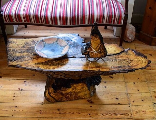 100 Year Old Ash Coffee Table with matching hand crafted clock.

#coffeetable #rusticdesign #liveedge #ashwood #sidetable #interiordesign #handcrafted #guildfordcraft #surreycraft #rusticdecor #rustichomedecor #barnettart #woodenclock #rustictable