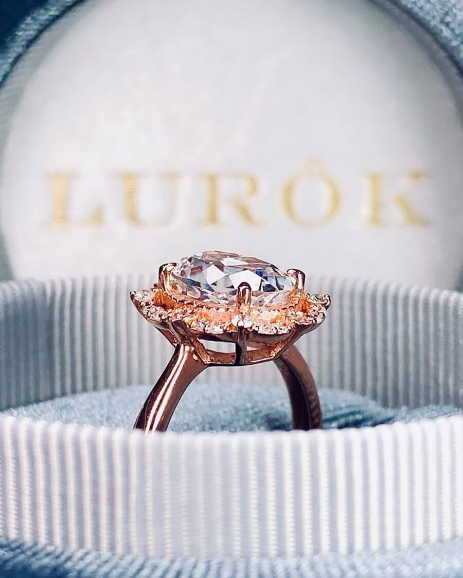 Jewelry Designer 💎 We Love What We Do ❤️ 
.
.
.
#finejewelry #bespokejewellry #goldjewellery #goldjewelry #jewelrydesigner #luxury #luxuryjewelry #bridal #bridaljewellery #diamondjewelry #lurok #lurokjewelry