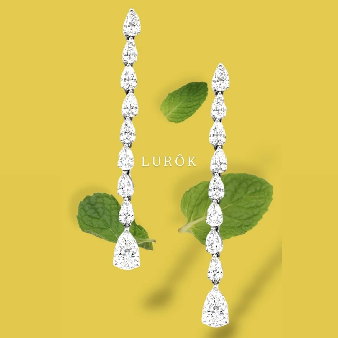 A Crush of Diamonds❣️
.
.
.
#diamond #diamondjewelry #finejewelry #designjewelry #jewelrydesigner #gem #gemstonejewelry #luxury #luxuryjewelry