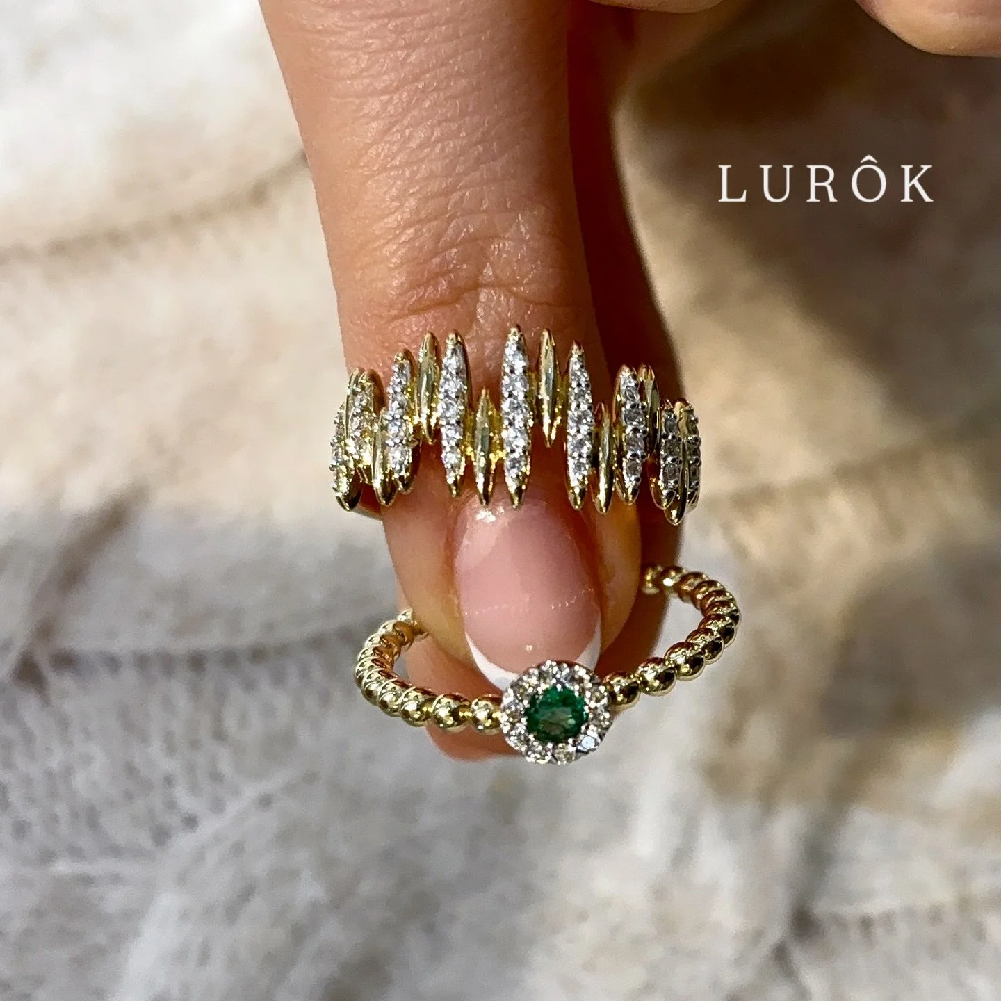 Gold and Elegance&hellip;. Your kind of outfit. 

#diamonds #diamonds💎 #gold #goldanddiamonds #emeralds #emeraldjewelry #luxurylifestyle #luxury #diamondsareagirlsbestfriend #luxuryjewelry #bridal