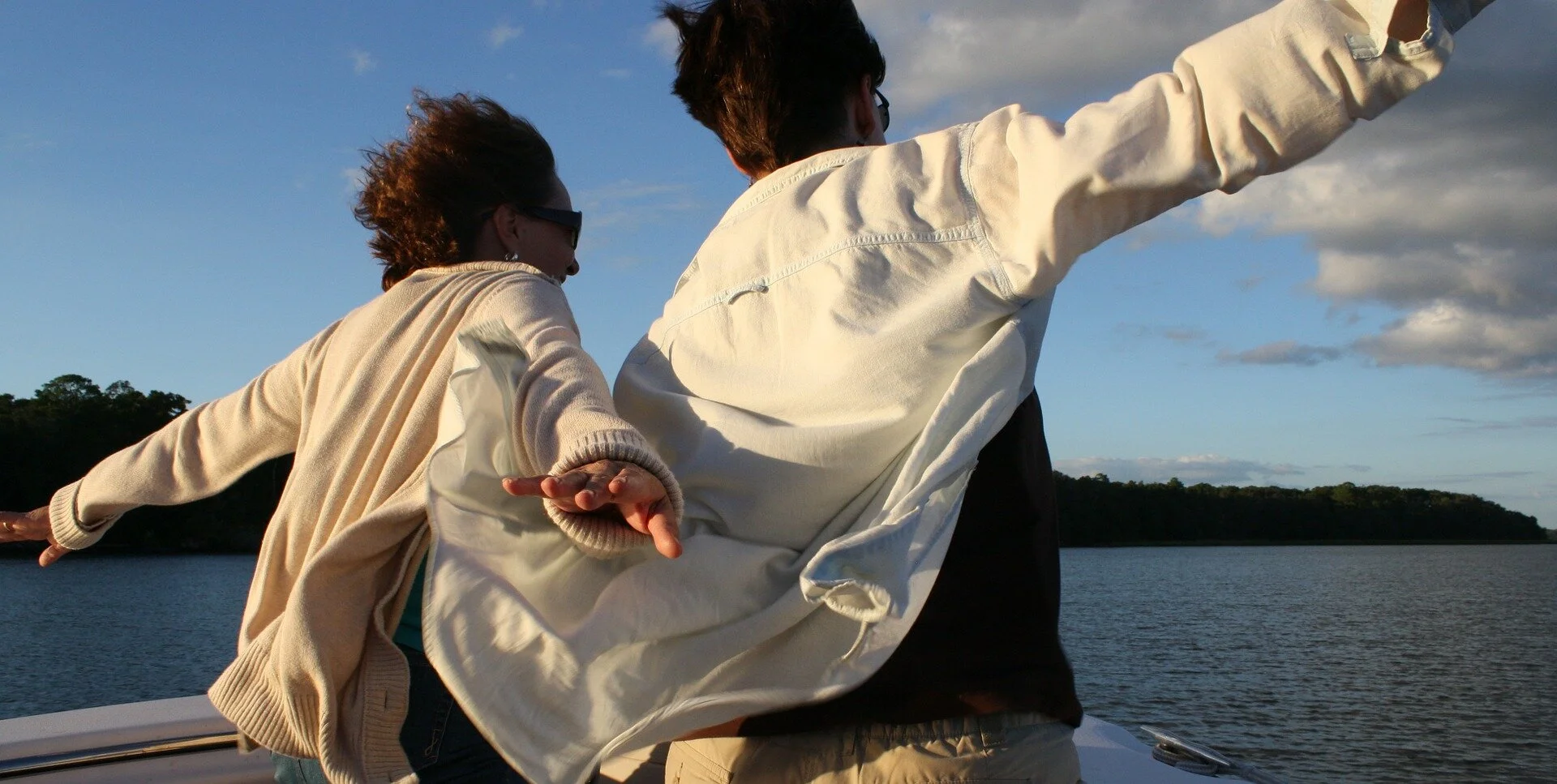 flying-639522_1920.jpg